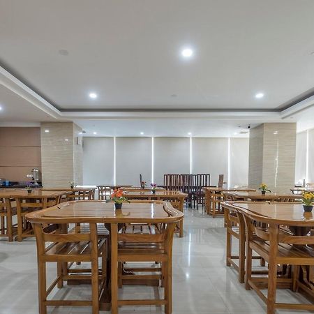 Oyo 1114 Hotel Denpasar Makassar Extérieur photo