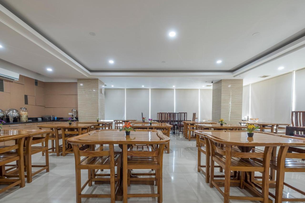 Oyo 1114 Hotel Denpasar Makassar Extérieur photo