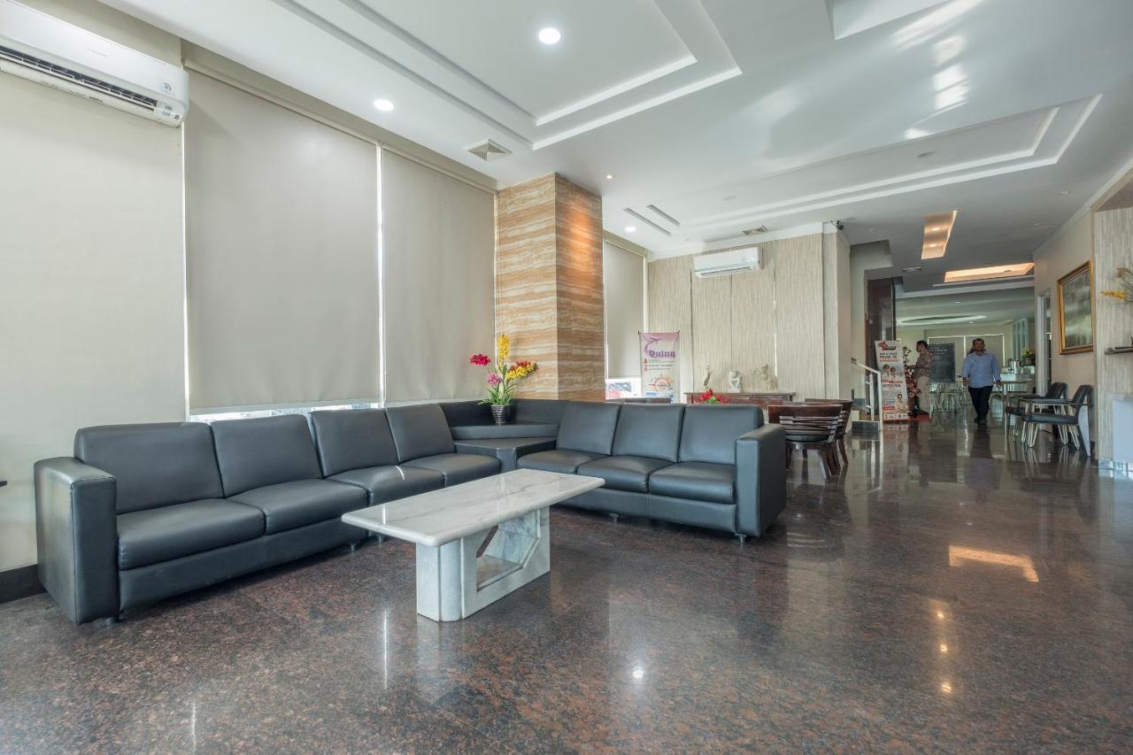 Oyo 1114 Hotel Denpasar Makassar Extérieur photo