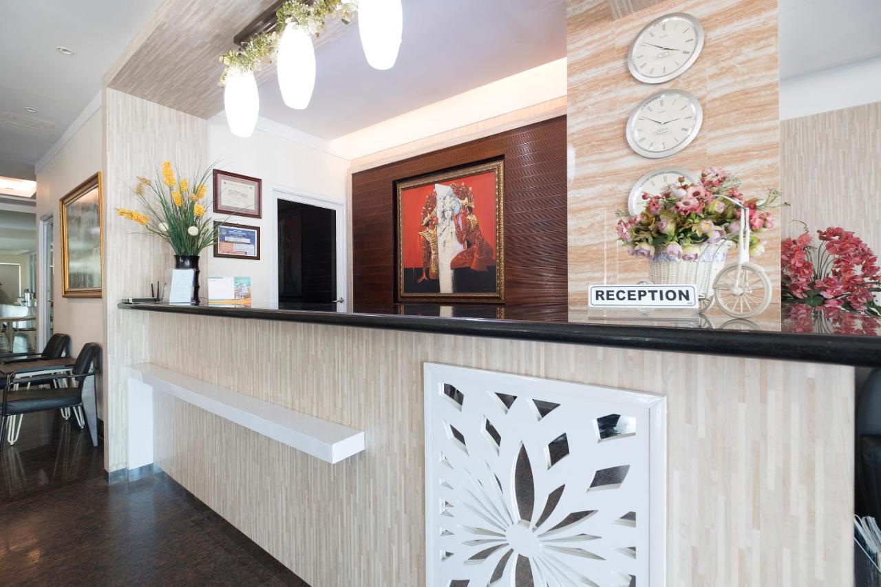 Oyo 1114 Hotel Denpasar Makassar Extérieur photo
