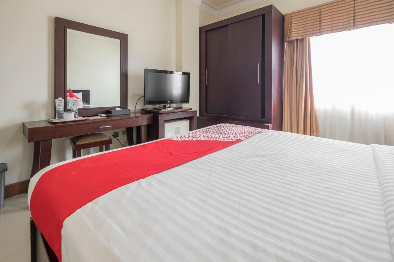 Oyo 1114 Hotel Denpasar Makassar Extérieur photo