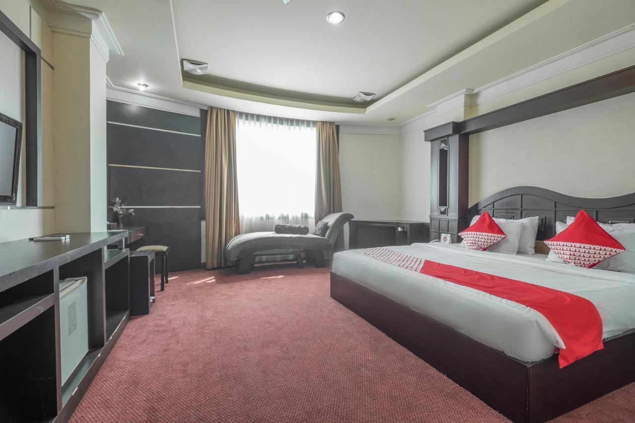 Oyo 1114 Hotel Denpasar Makassar Extérieur photo