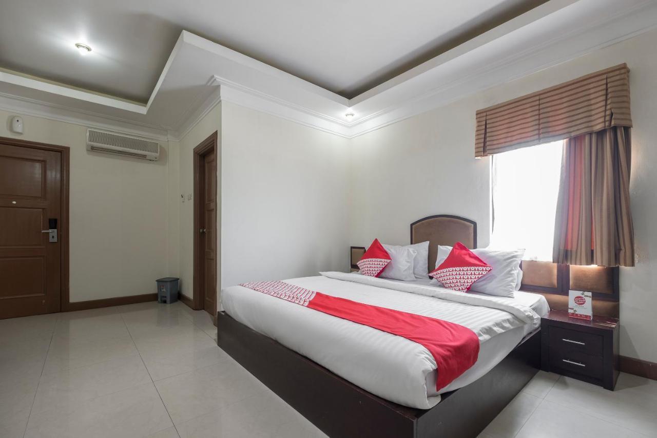 Oyo 1114 Hotel Denpasar Makassar Extérieur photo