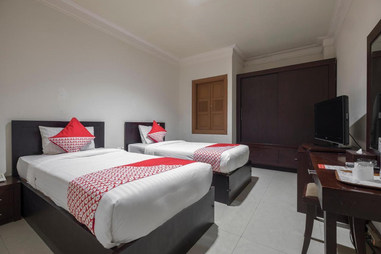 Oyo 1114 Hotel Denpasar Makassar Extérieur photo