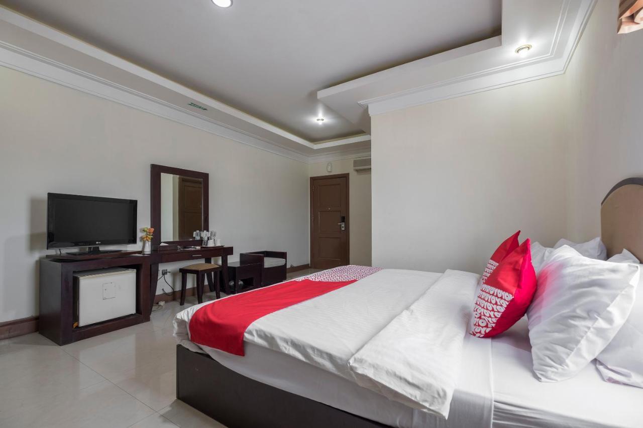 Oyo 1114 Hotel Denpasar Makassar Extérieur photo