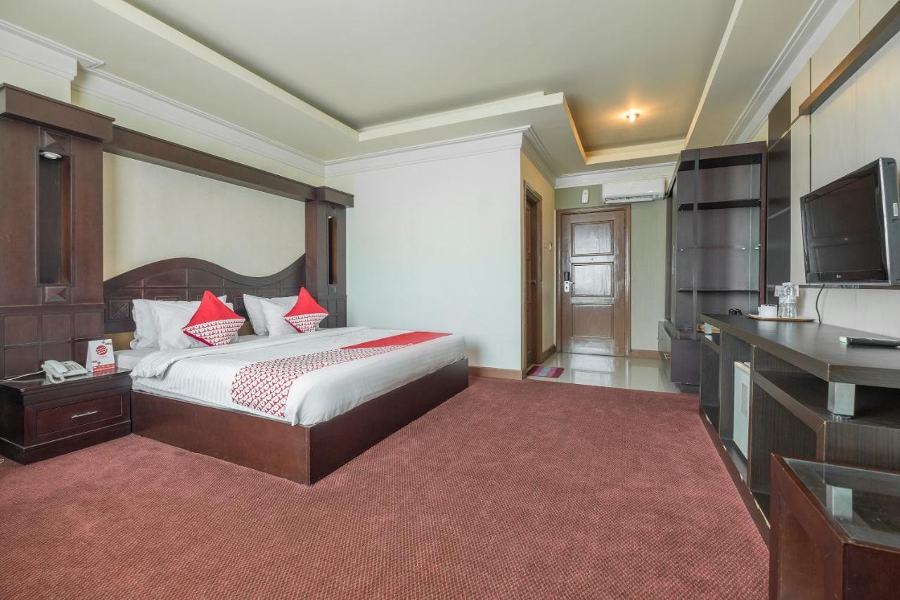 Oyo 1114 Hotel Denpasar Makassar Extérieur photo