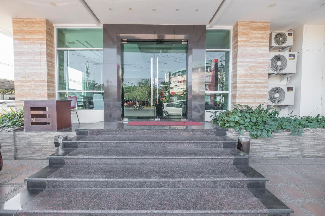 Oyo 1114 Hotel Denpasar Makassar Extérieur photo