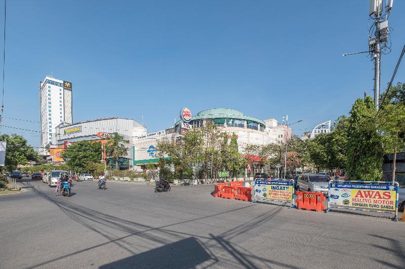 Oyo 1114 Hotel Denpasar Makassar Extérieur photo