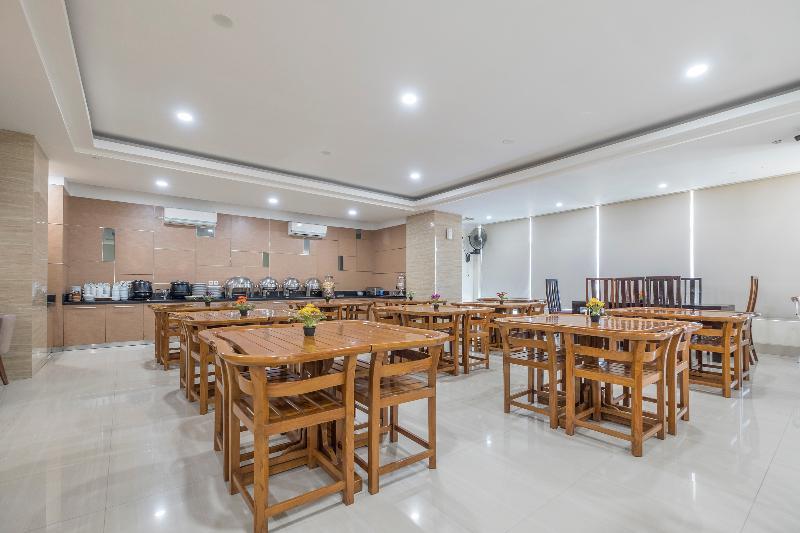 Oyo 1114 Hotel Denpasar Makassar Extérieur photo