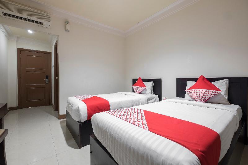 Oyo 1114 Hotel Denpasar Makassar Extérieur photo